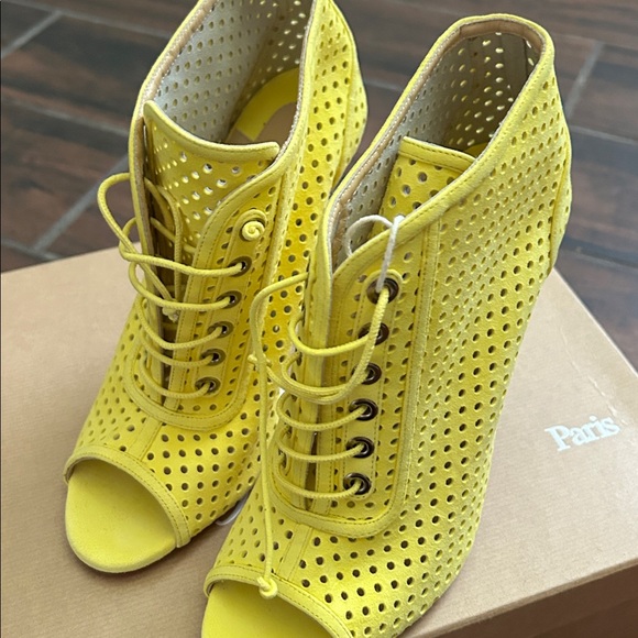 New authentic Christian Louboutin shoes - Picture 3 of 6